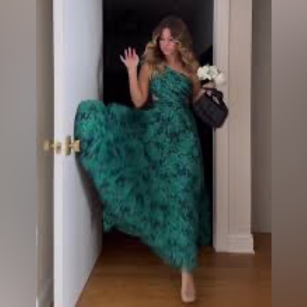 MAC DUGGAL
Green One Shoulder Ruffle Tiered Cut-Out Chiffon Gown - Picture 16 of 16
